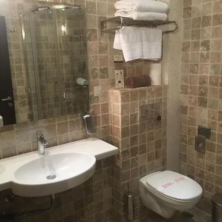 Diamond River & Hotel Kastoria